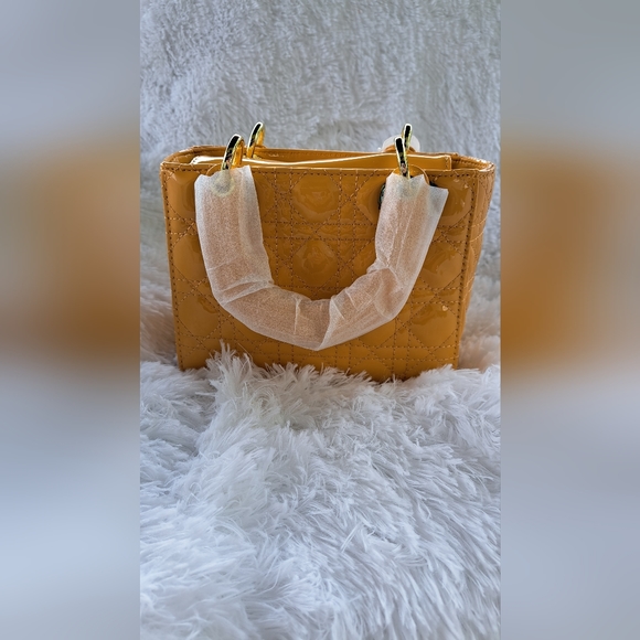 NWOT!! TRENDY SATCHEL HANDBAG - Picture 10 of 10